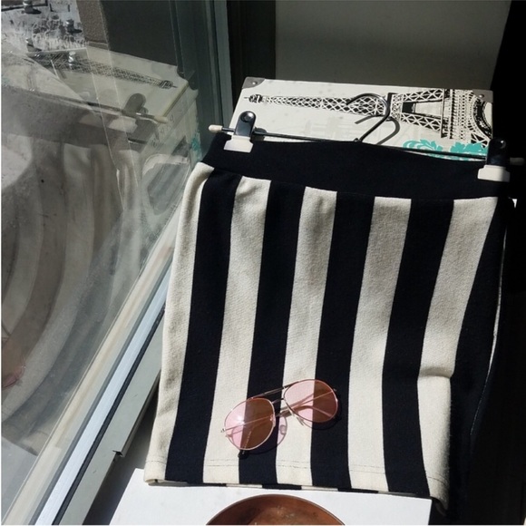 Mini Skirt: Black & White Striped Bandage woven fabric emo goth punk - Picture 3 of 8